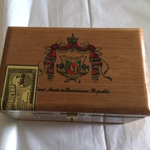 A Fuente Flor Fina 8-5-8 Cigar Box
